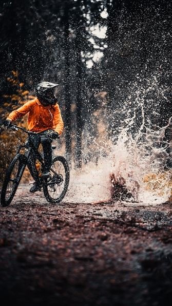 E-Bike Enduro für alle Wetterlagen Unsplash Adrien Vajas E-Bike Enduro für alle Wetterlagen Unsplash Adrien Vajas